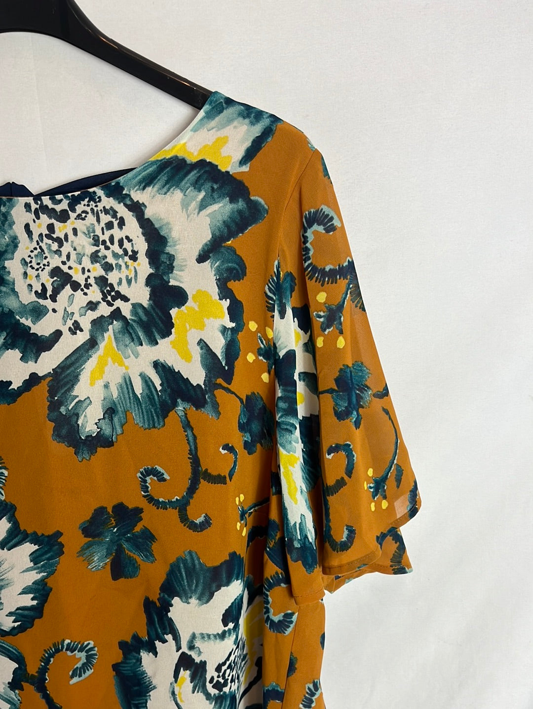 H&amp;M. Camel-printed top. Size 46