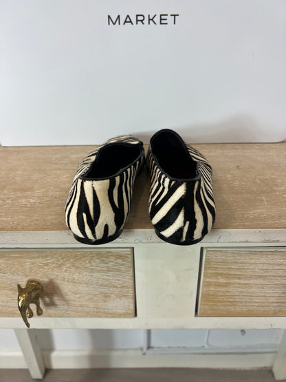 ZARA. Mocasines pelo cebra T.37