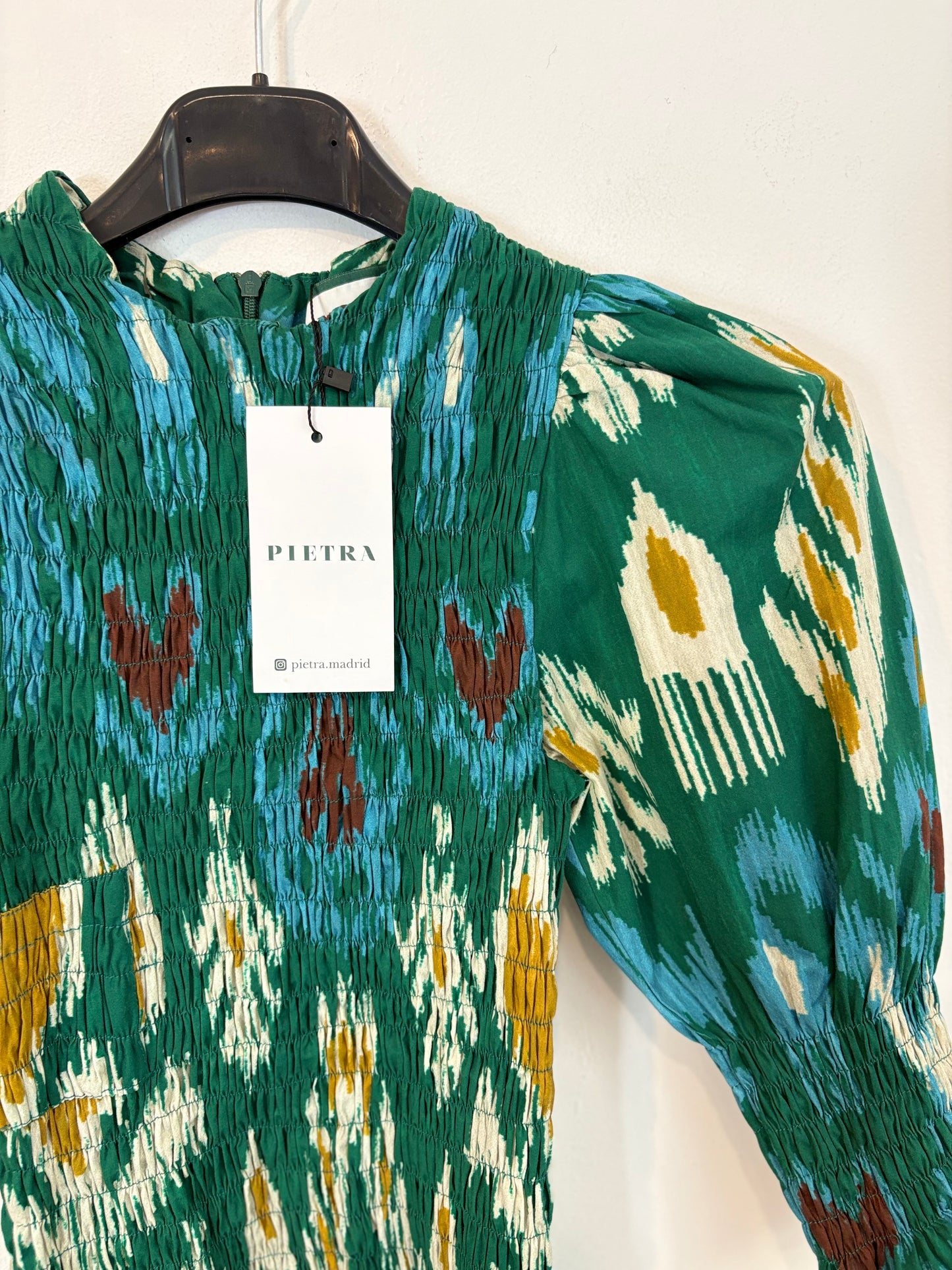 PIETRA. Blusa verde nido de abeja