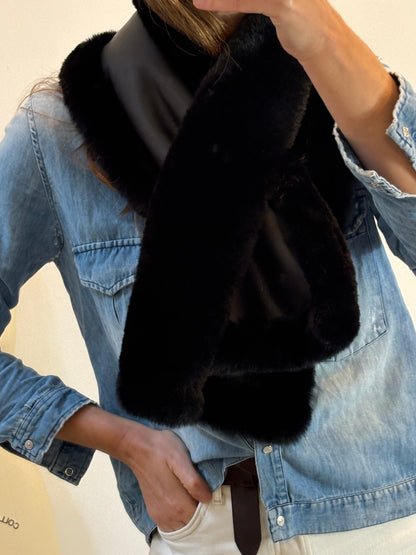 ZARA. Cuello doble textura en negro