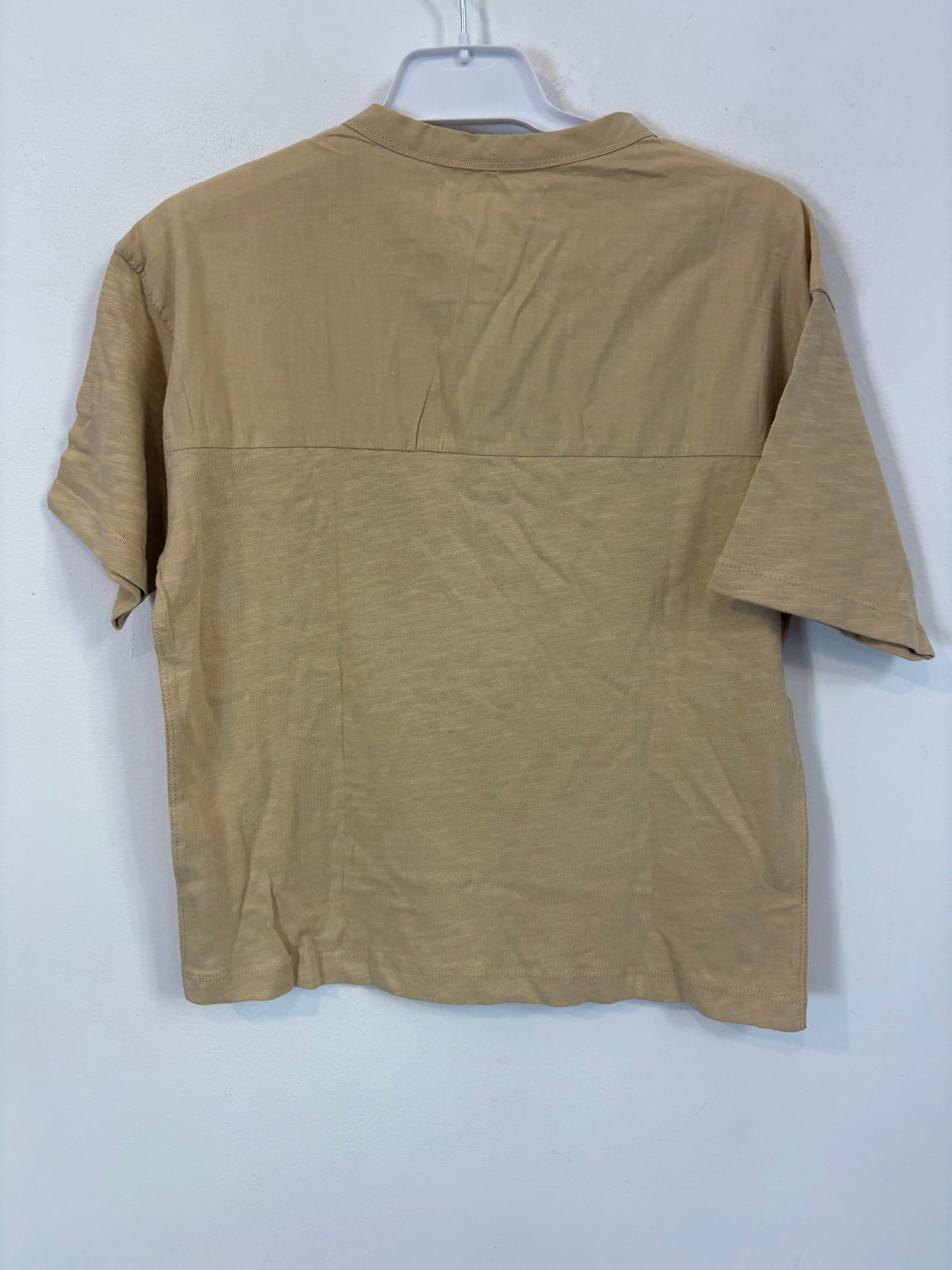 ZARA. Camiseta beige botones. T 7 años