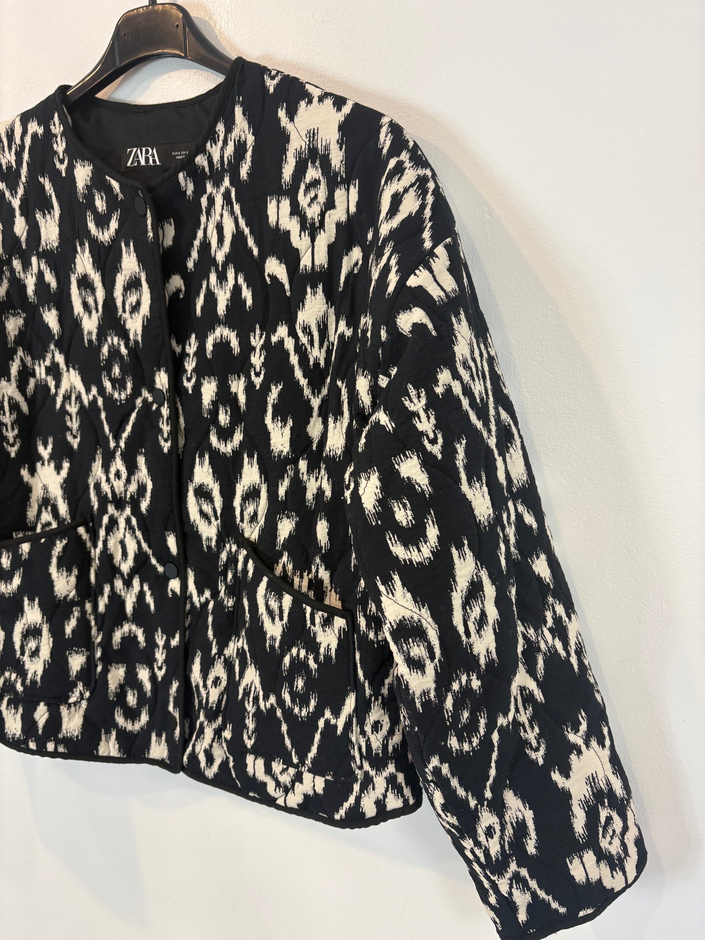 ZARA. Printed quilted jacket. TS