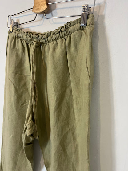 OYSHO. Pantalón verde fluido con lino. T S