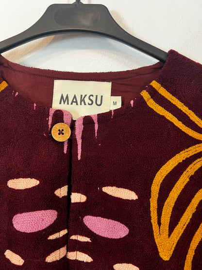 MAKSU. Abrigo algodón bordados