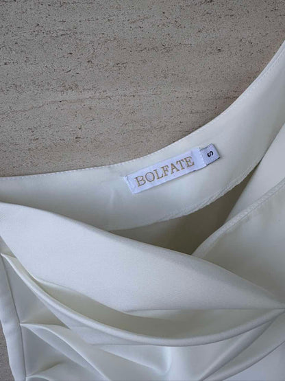 BOLFATE. Top blanco asimétrico