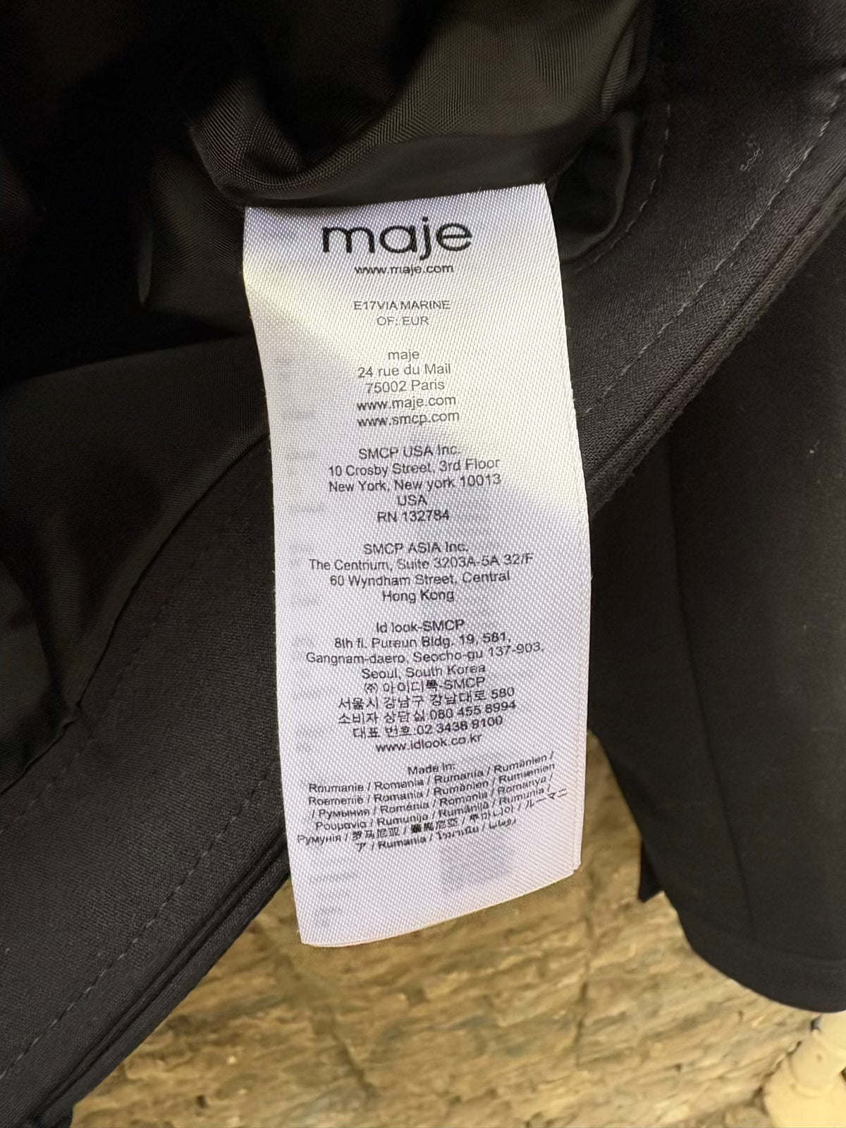 MAJE. Chaqueta negra cinturón