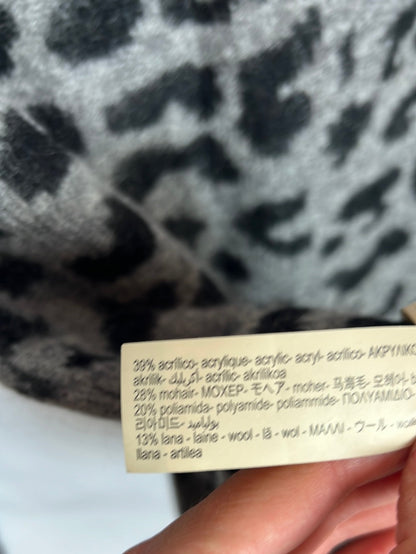 MASSIMO DUTTI. Jersey gris y negro cuello pico. T XS