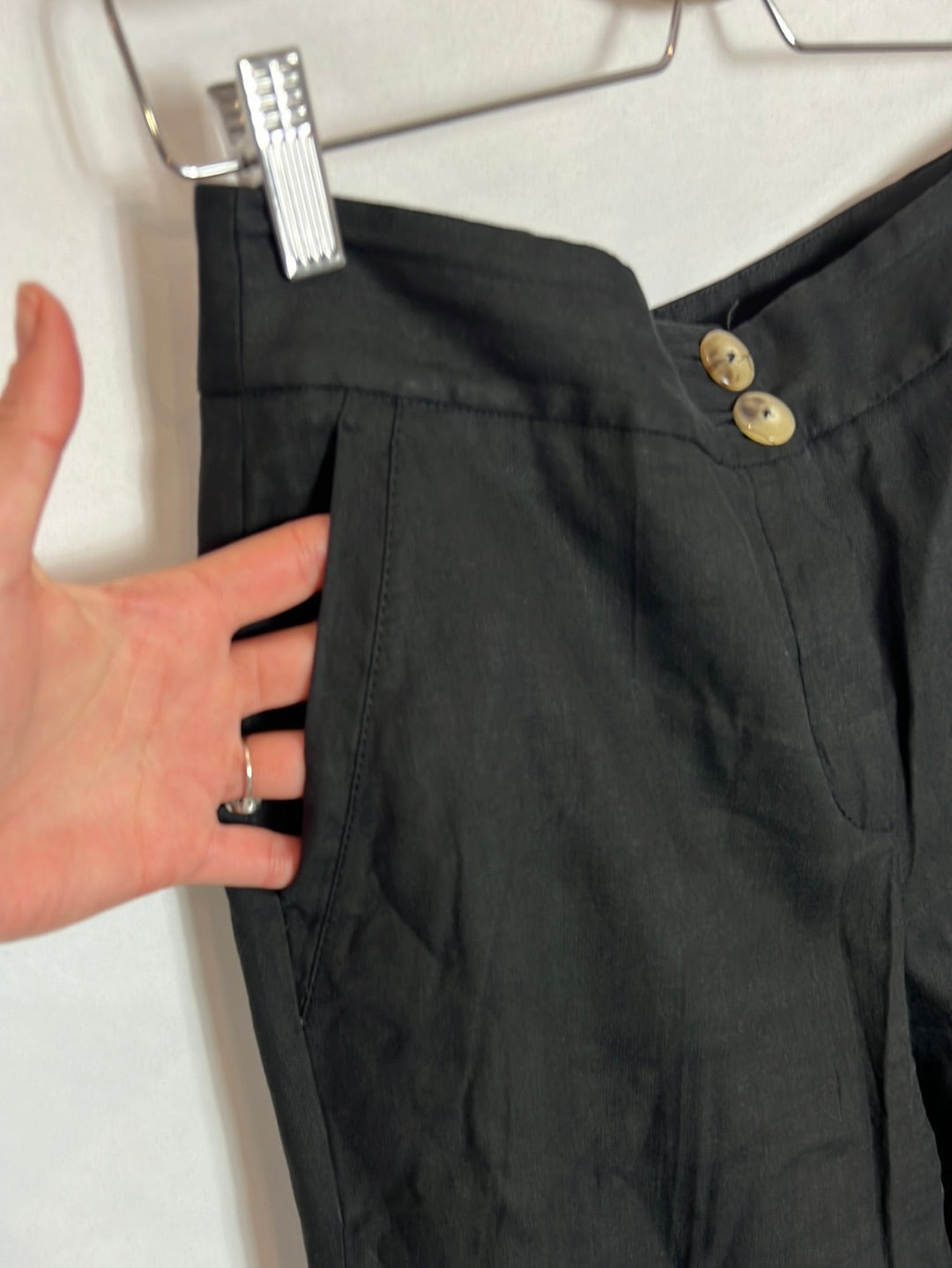 MASSIMO DUTTI. Pantalón negro textura. T 38