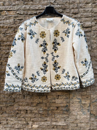 MAISON 123. Chaqueta textura flores bordadas