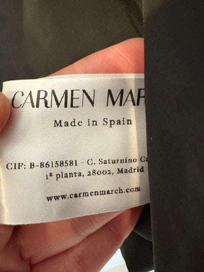 CARMEN MARCH. Chaqueta negra volumen