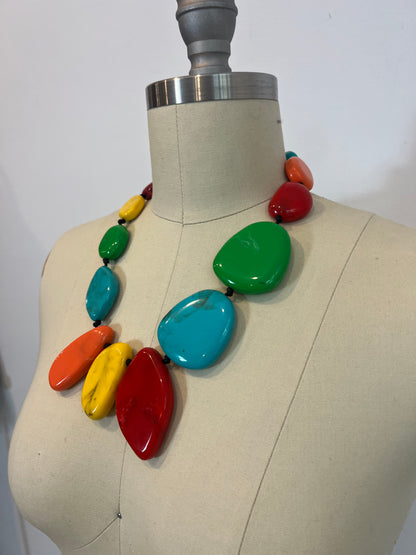 OTRAS. Collar piedras colores