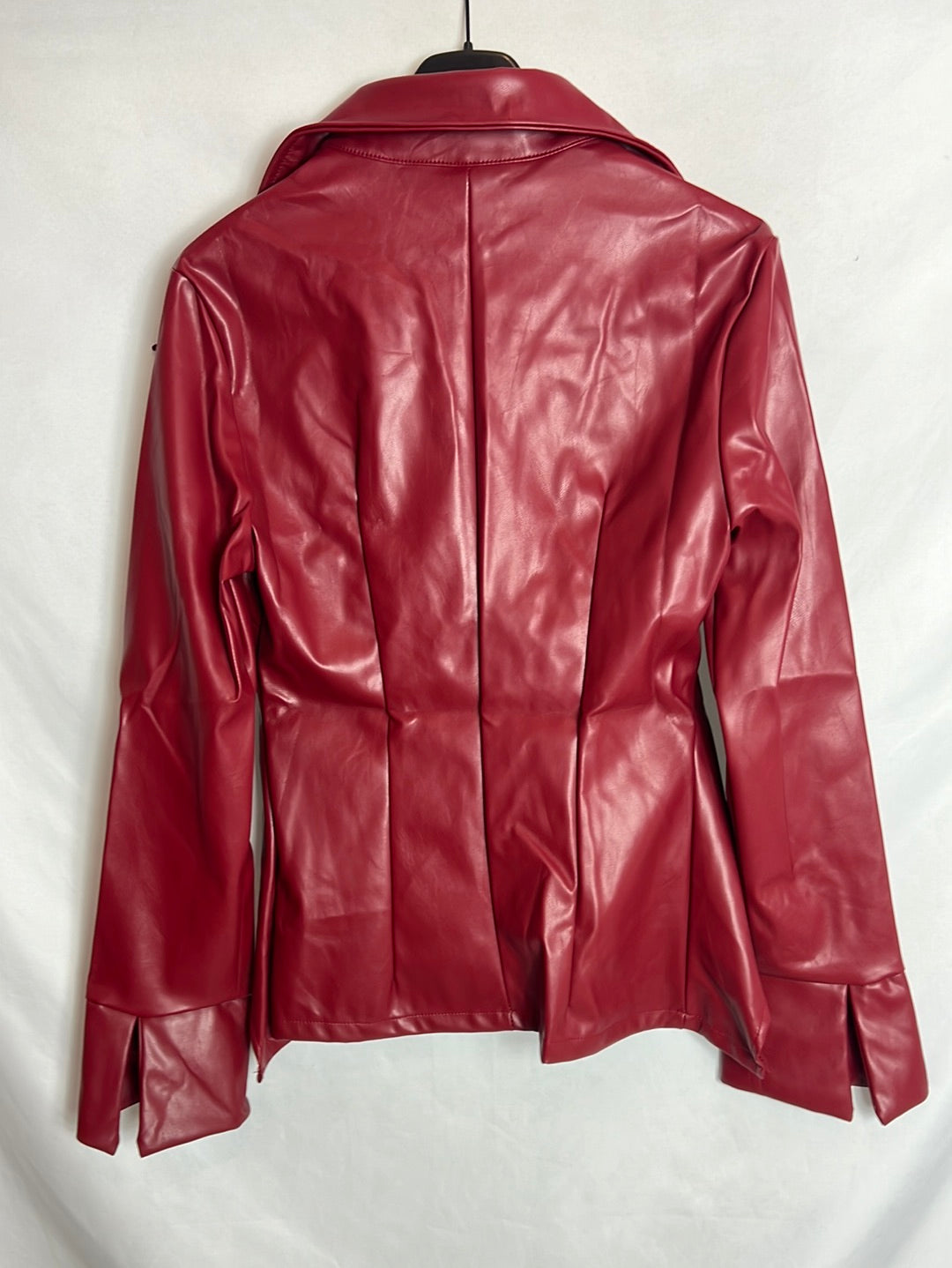 SHEIN. Total look efecto piel burdeos. T XS