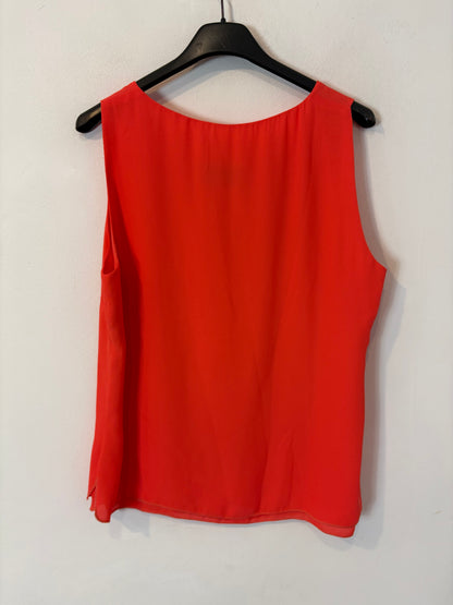 CONCHITA SAINZ. Conjunto Rojo fluido