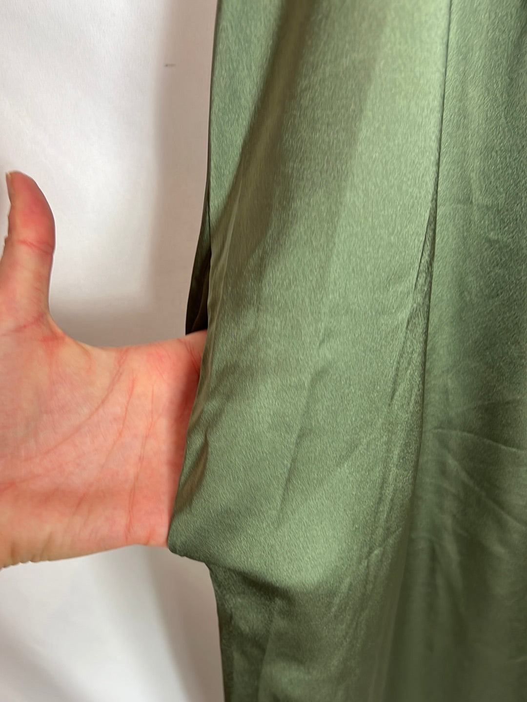 VALENTINA. Vestido verde midi satinado. T 34