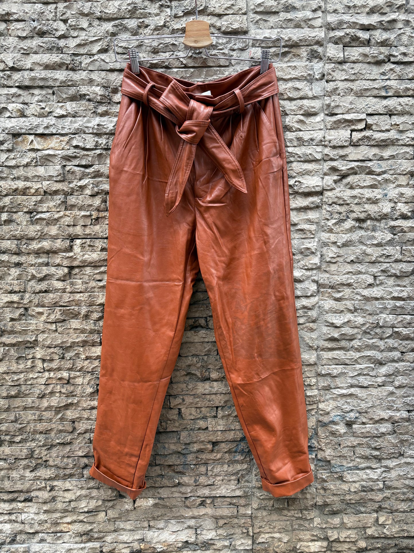 ANTIK BATIK. Pantalón camel pinzas