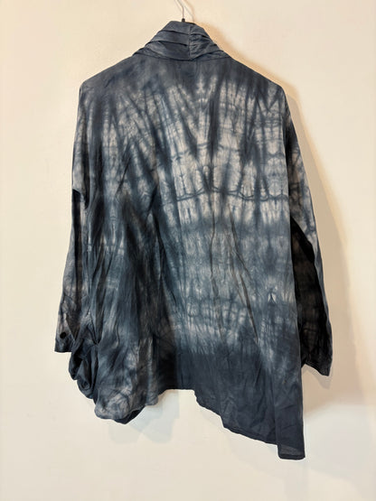 BOSS ORANGE. Kimono azul detalle mangas