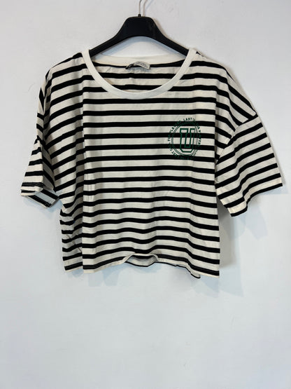 PULL&BEAR. Camiseta rayas  letras verdes. T XL