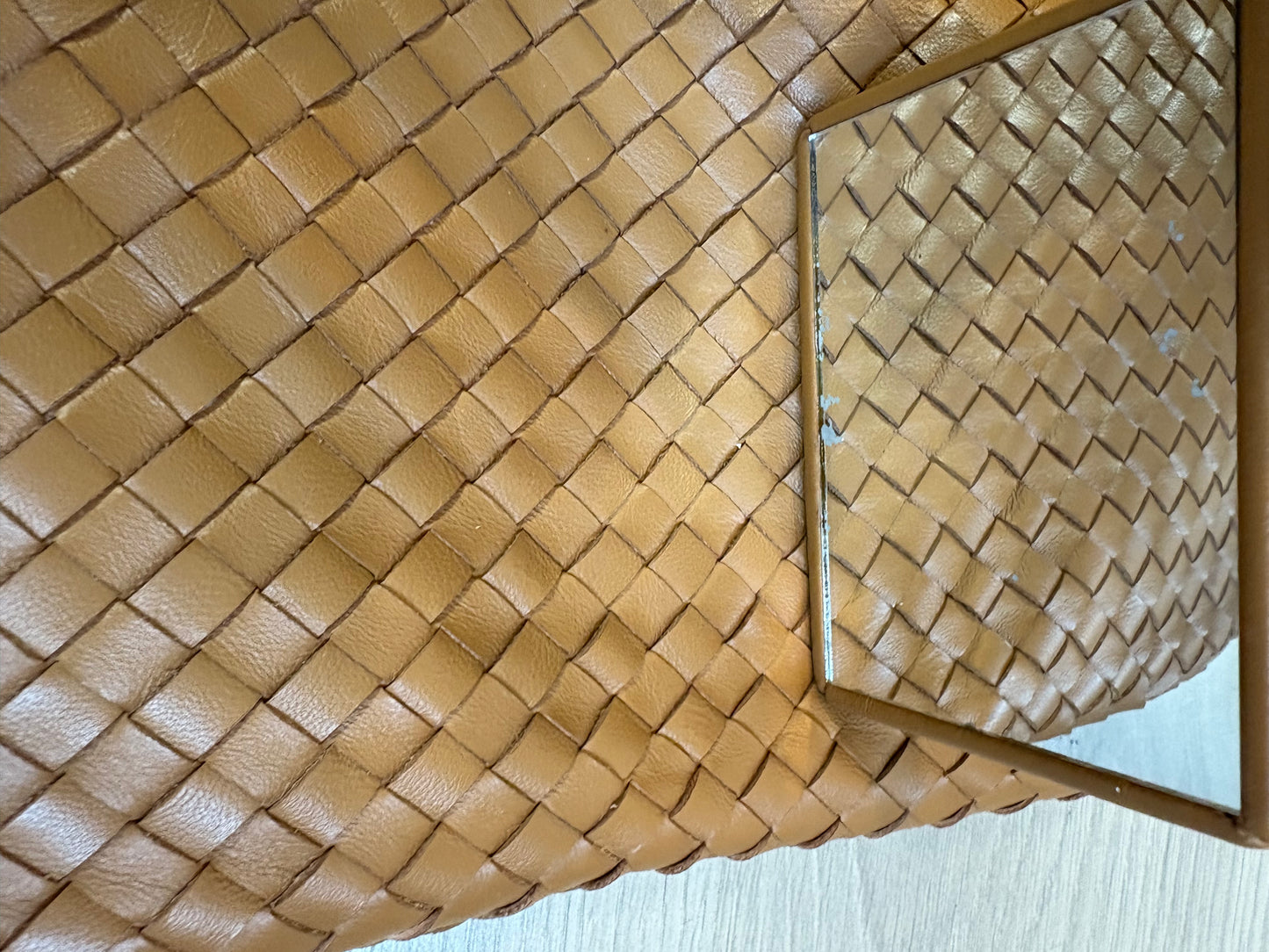 BOTTEGA VENETA. Bolso de hombro piel trenzada