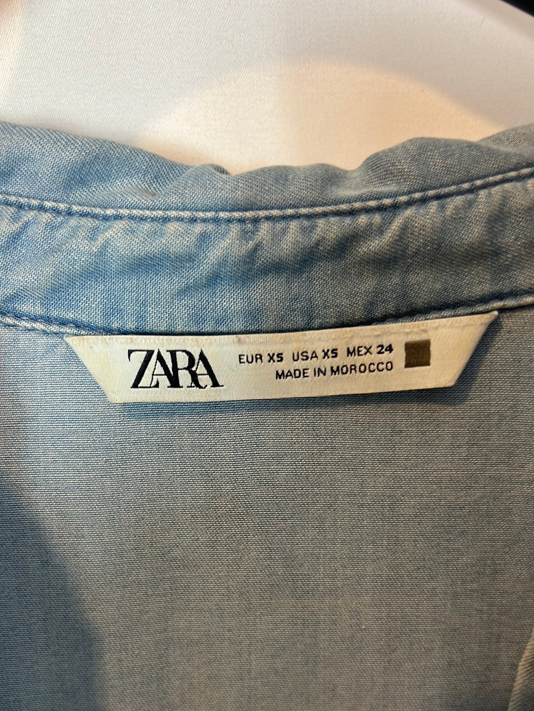 ZARA. Camisa denim fluida. T XS