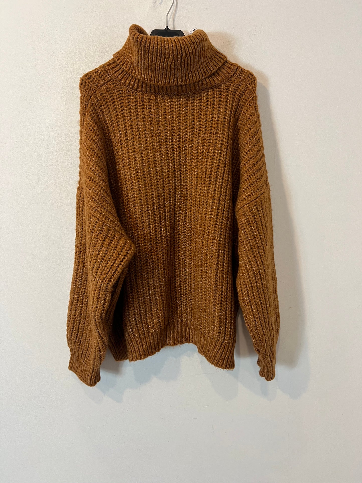 STRADIVARIUS. Jersey cuello vuelto marrón jaspeado. T L