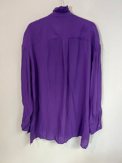 ZARA. Blusa morada fluida volante. T S (M/L)
