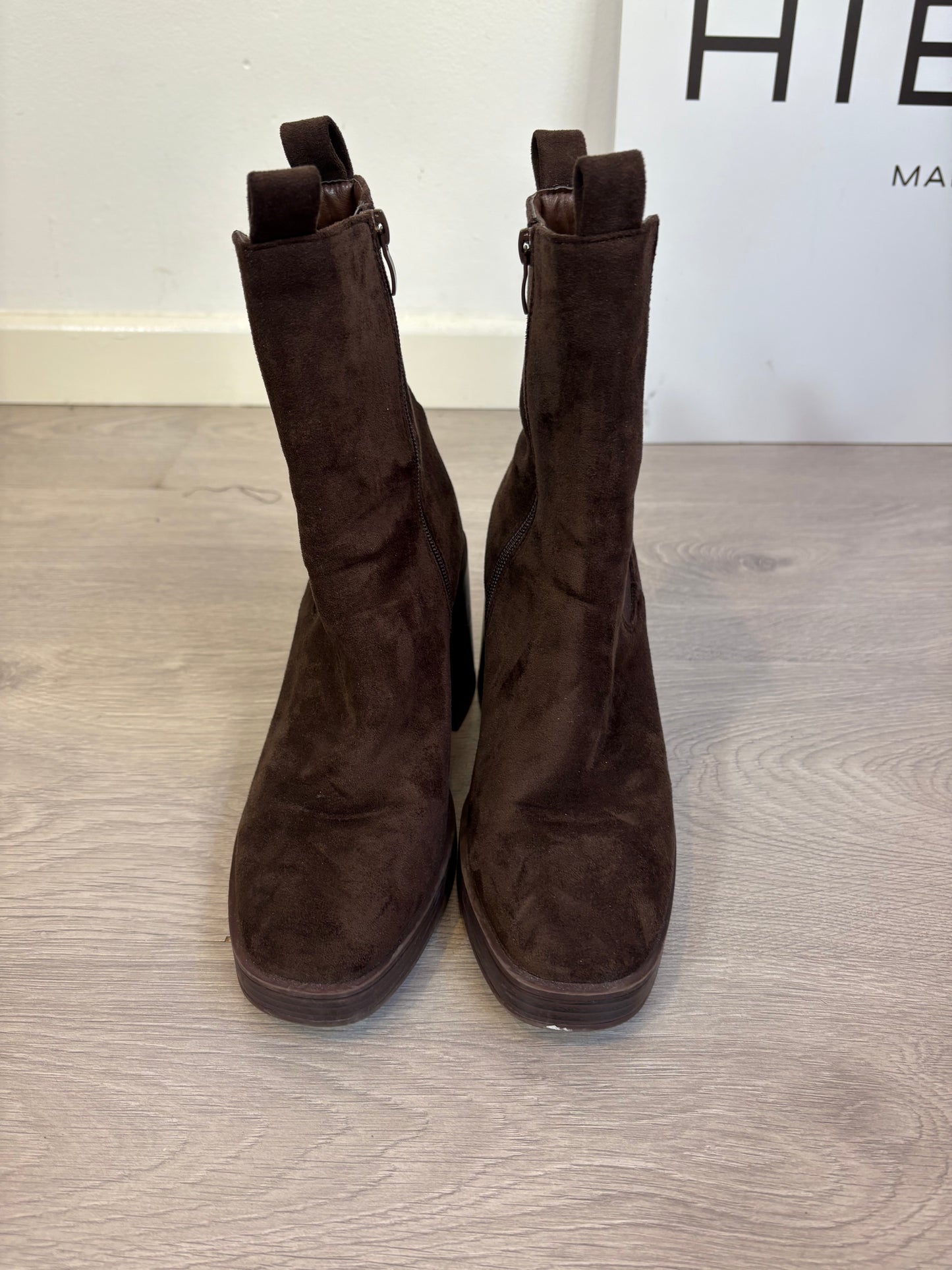 OTRAS. Botines marrón tacón ancho