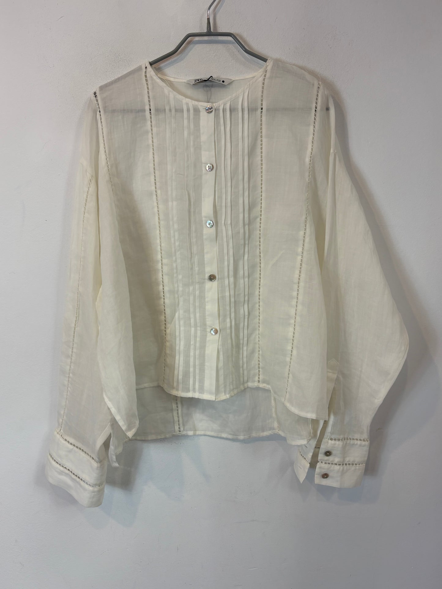 ZARA. Blusa color crudo lino
