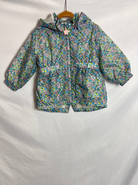H&M. Abrigo impermeable flores T. 6-9 meses