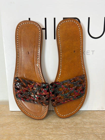 OTRAS. Sandalia plana tira colores. T 40