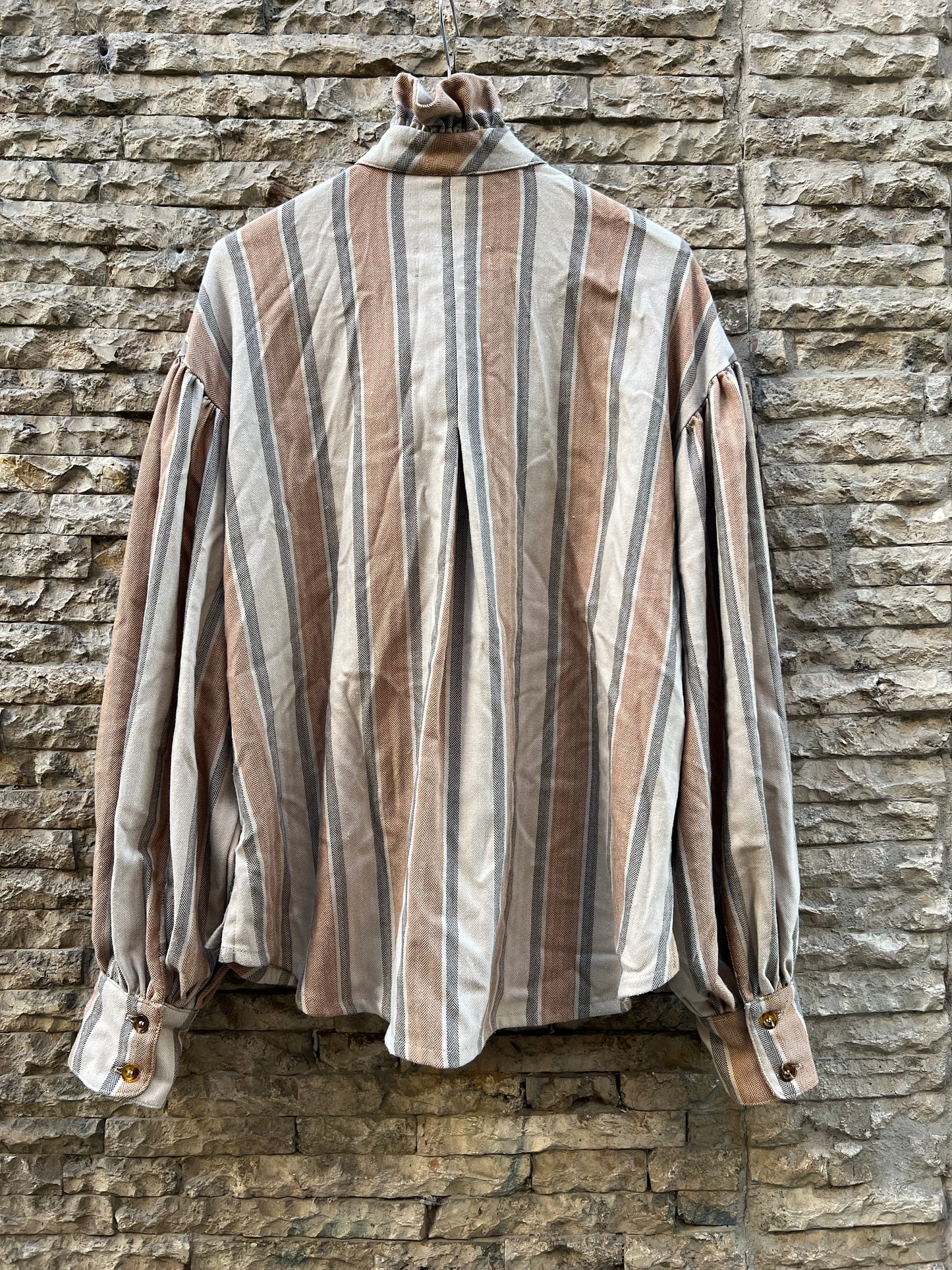 ZARA. Beige flowing blouse. Size M