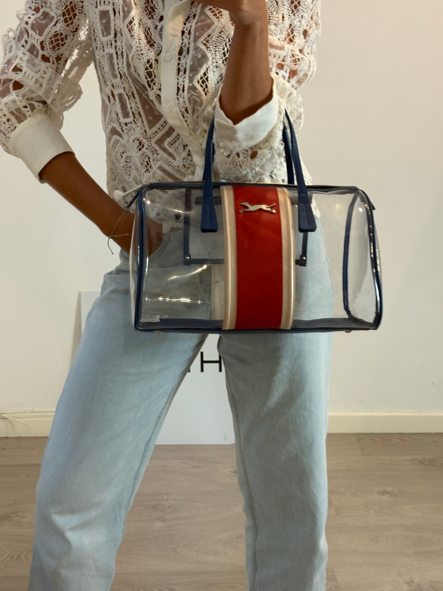 BIMBA Y LOLA. Bolso de mano transparente