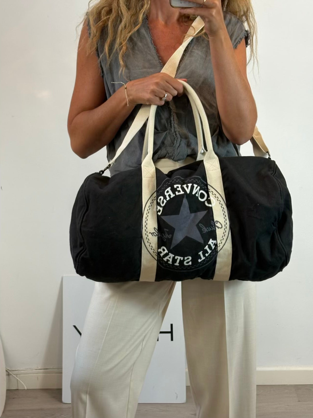 CONVERSE. Bolsa negra de viaje doble asa