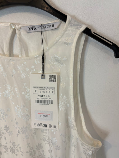 ZARA. Vestido largo blanco detalles satinados
