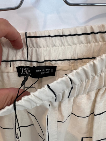 ZARA. Pantalón fluido beige estampado geométrico . T S