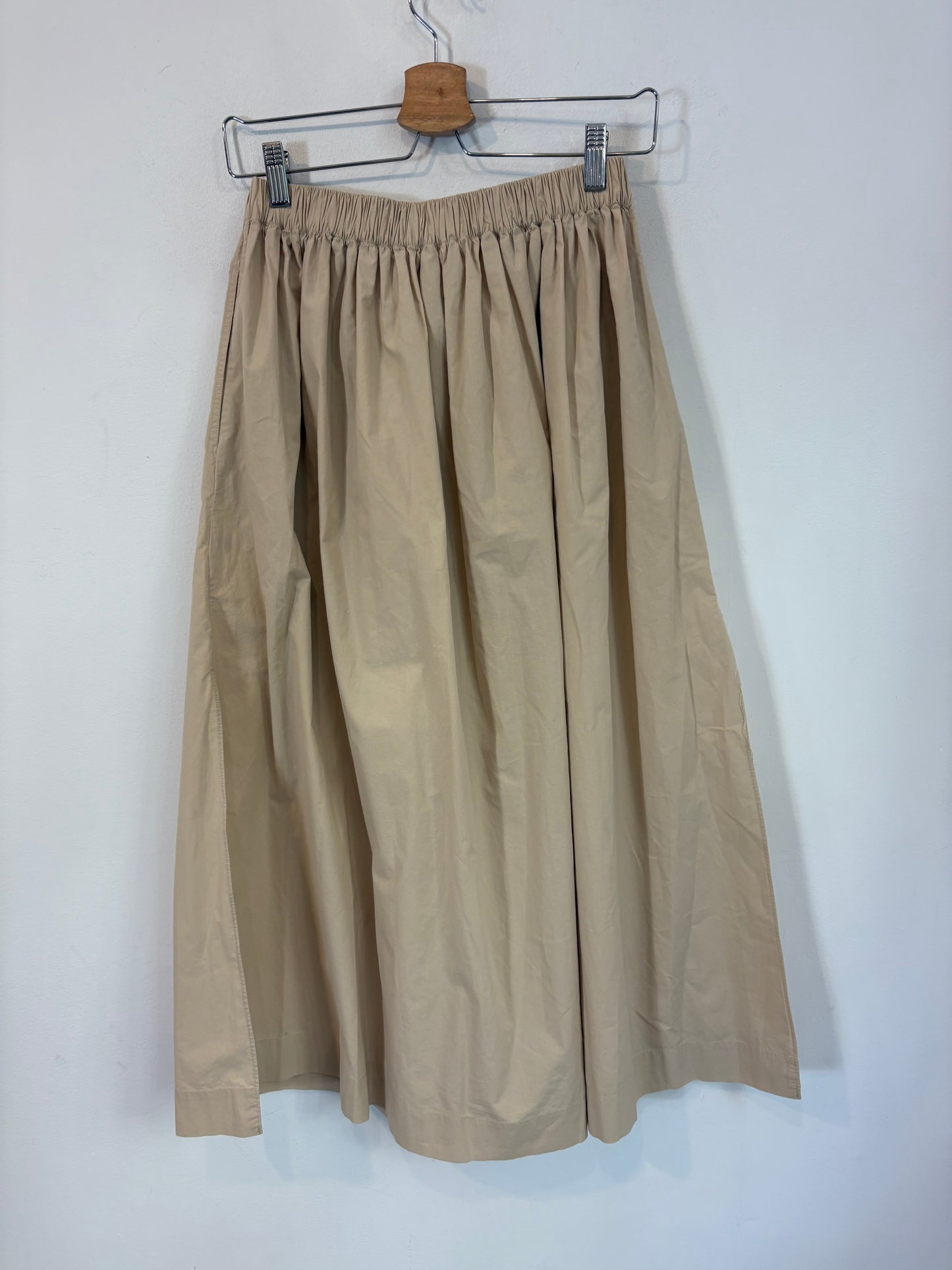 MASSIMO DUTTI. Falda larga beige bolsillos