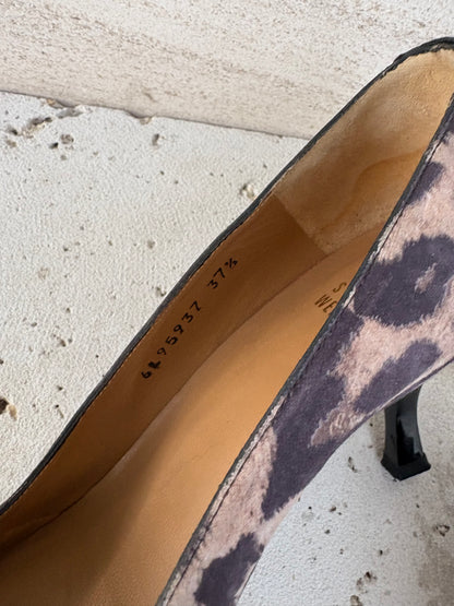 STUART WEITZMAN. Tacones piel animal print