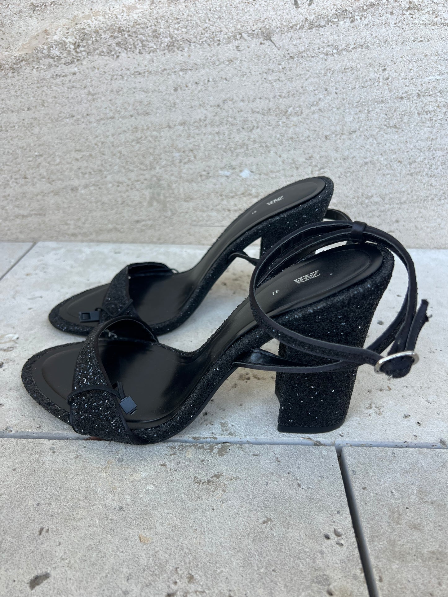 ZARA. Sandalias negras purpurina. T 41