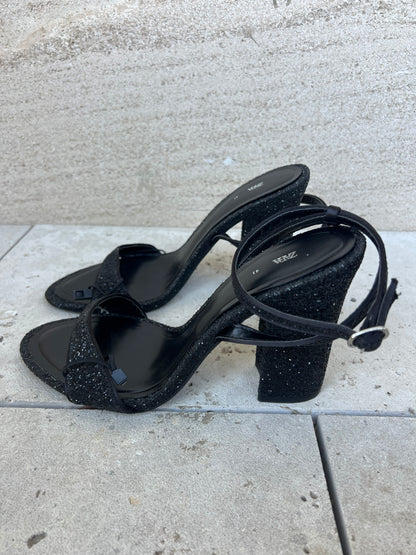 ZARA. Sandalias negras purpurina. T 41