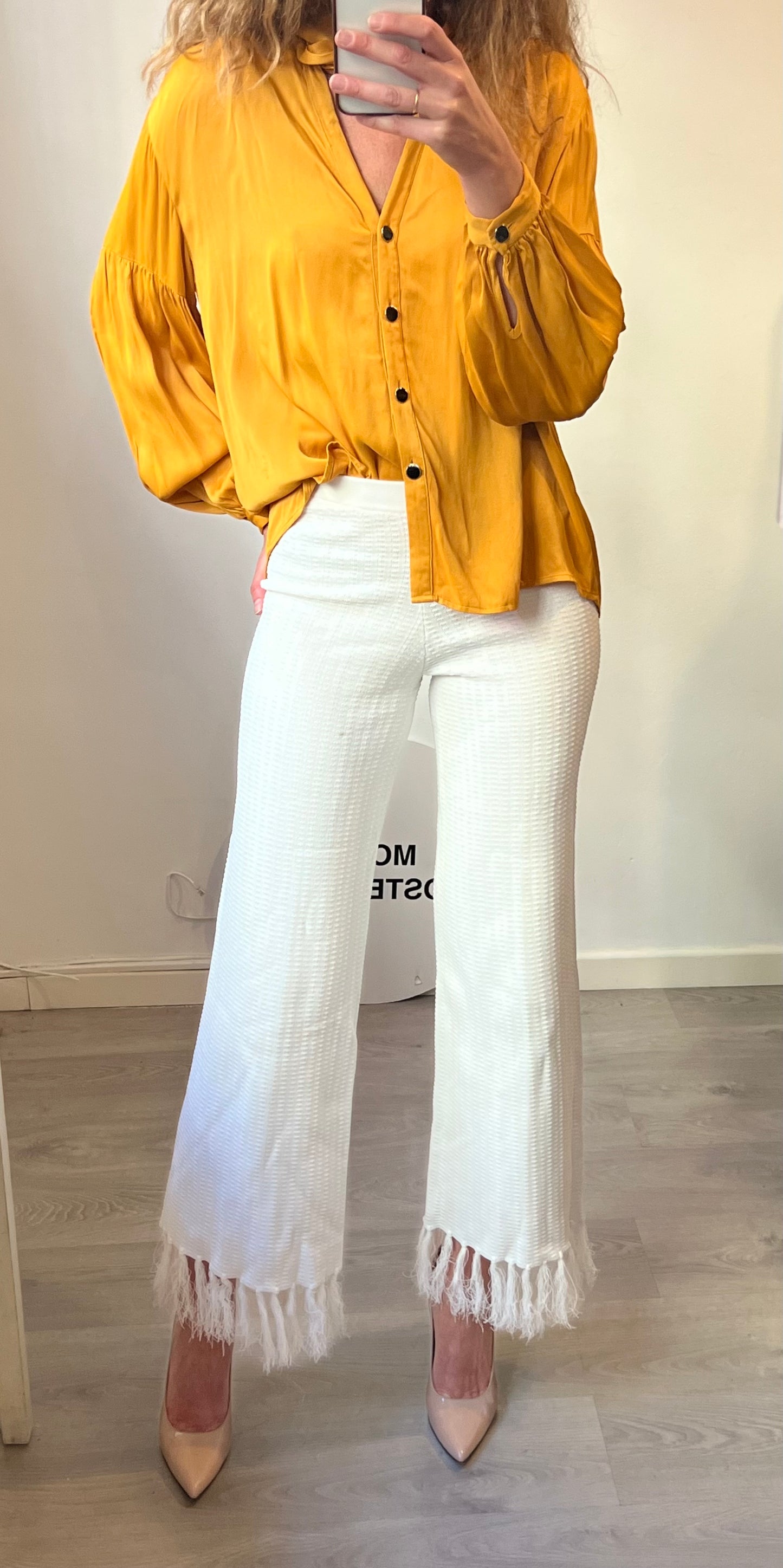 ZARA. Pantalón punto flecos T.s