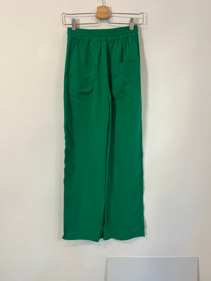 ZARA.pantalón verde fluido T.xs