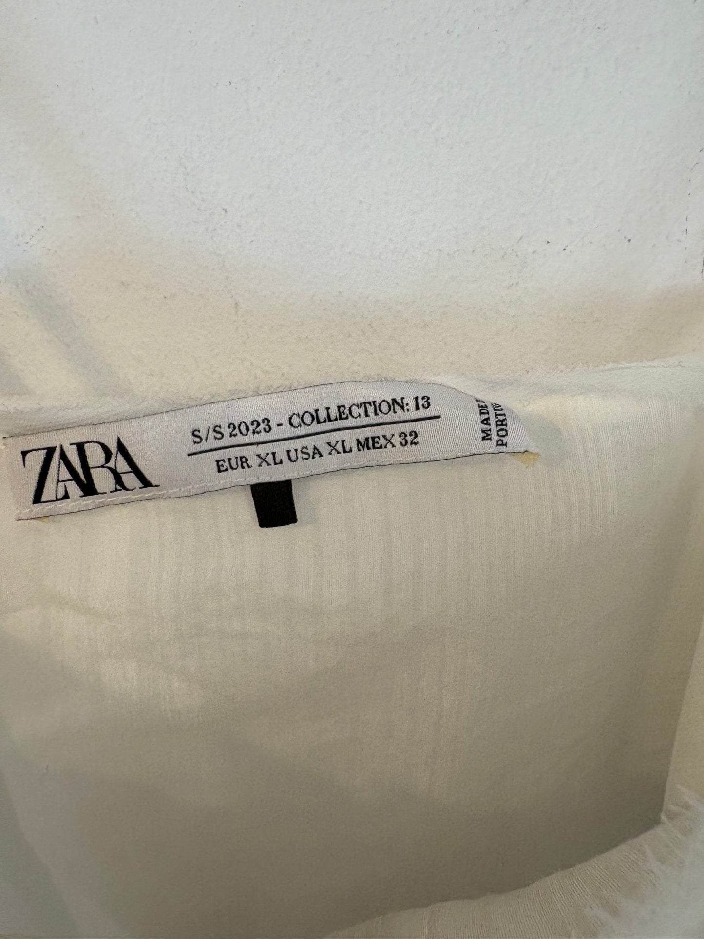 ZARA. Top blanco detalle escote. T XL