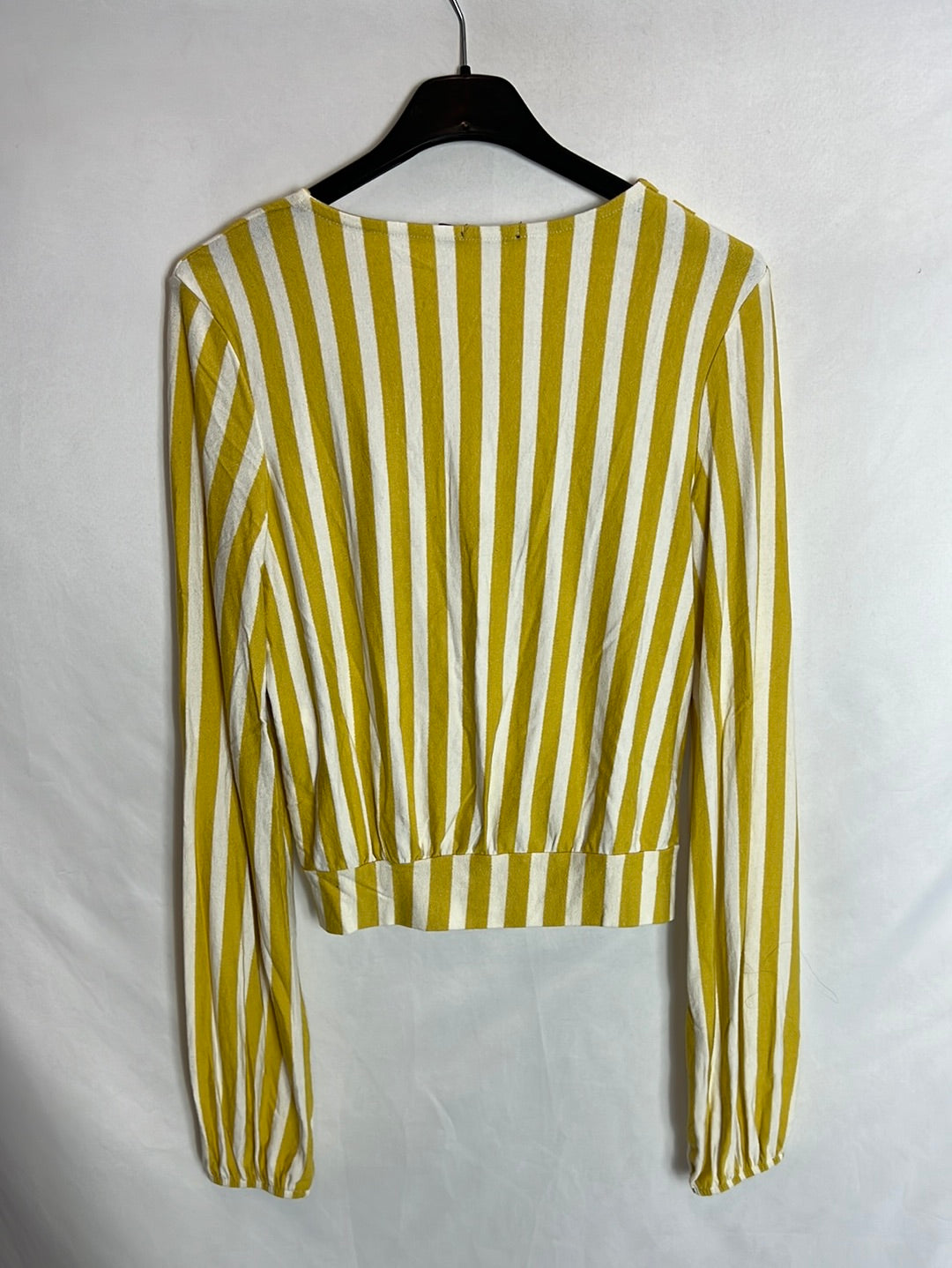 BERSHKA. Top cruzado rayas T.s