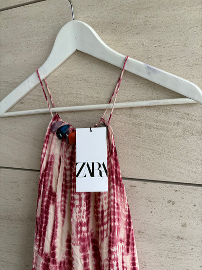 ZARA. Vestido corto detalle escote. T S