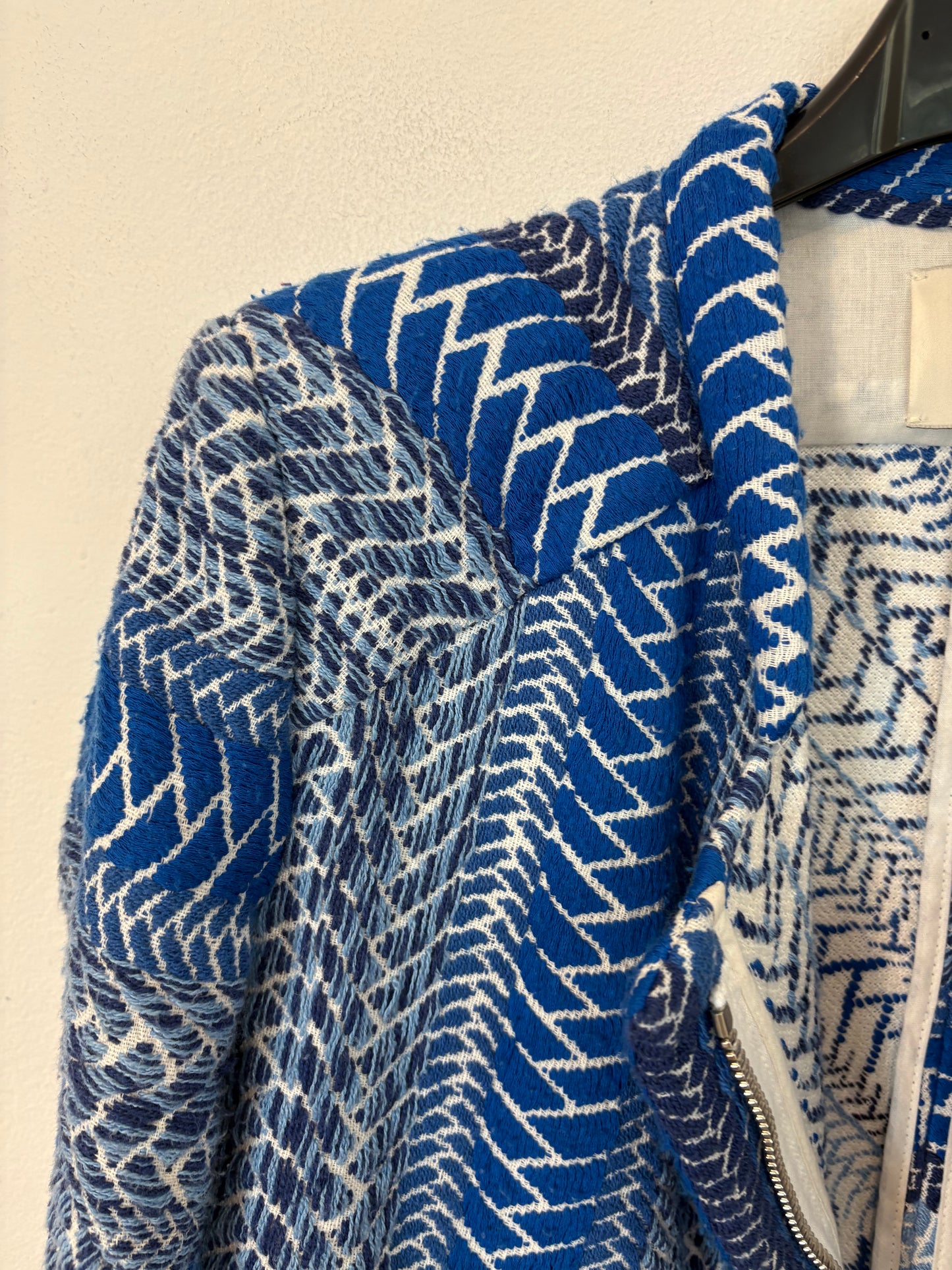 IRO. Chaqueta azul bordada