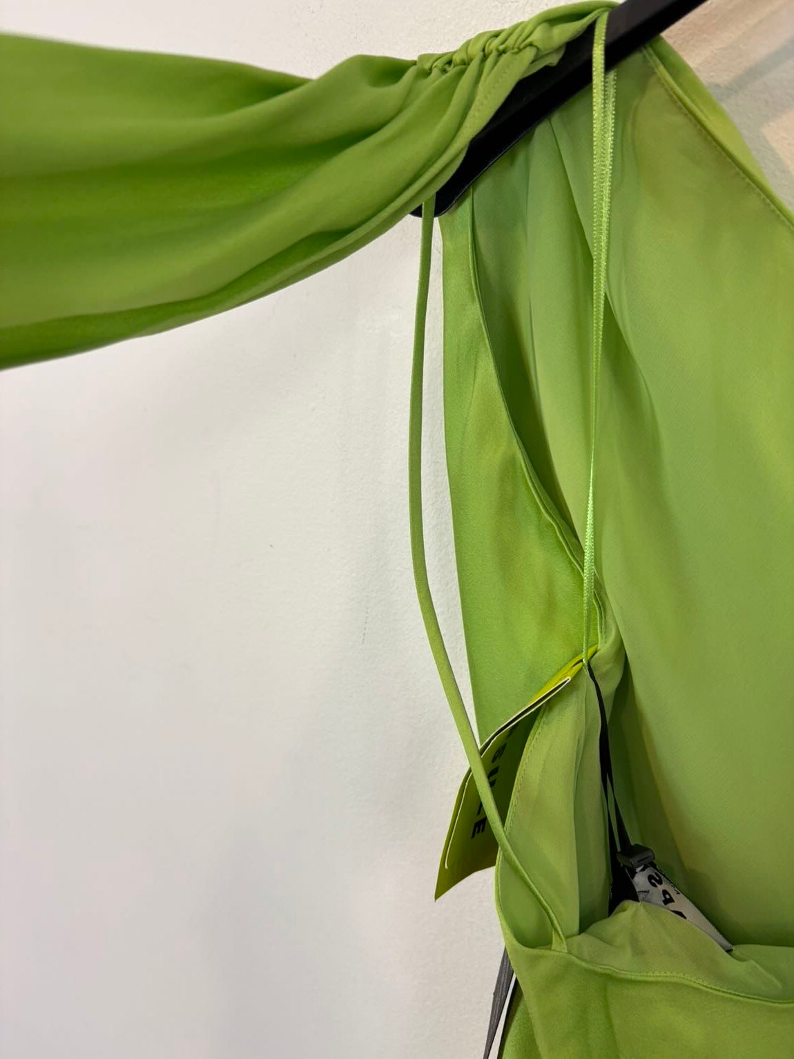 MANGO CÁPSULE. Vestido asimétrico cuello lazada