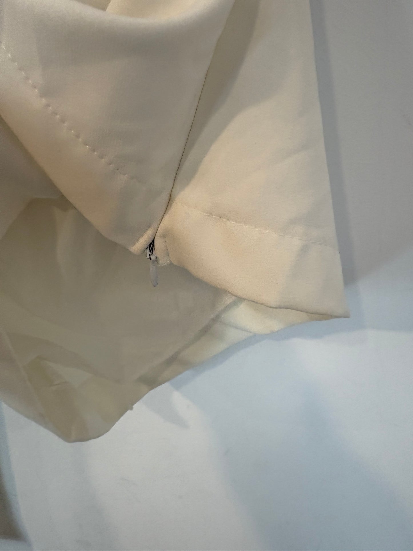 OTHERS. White asymmetrical top with puffed sleeves. TM