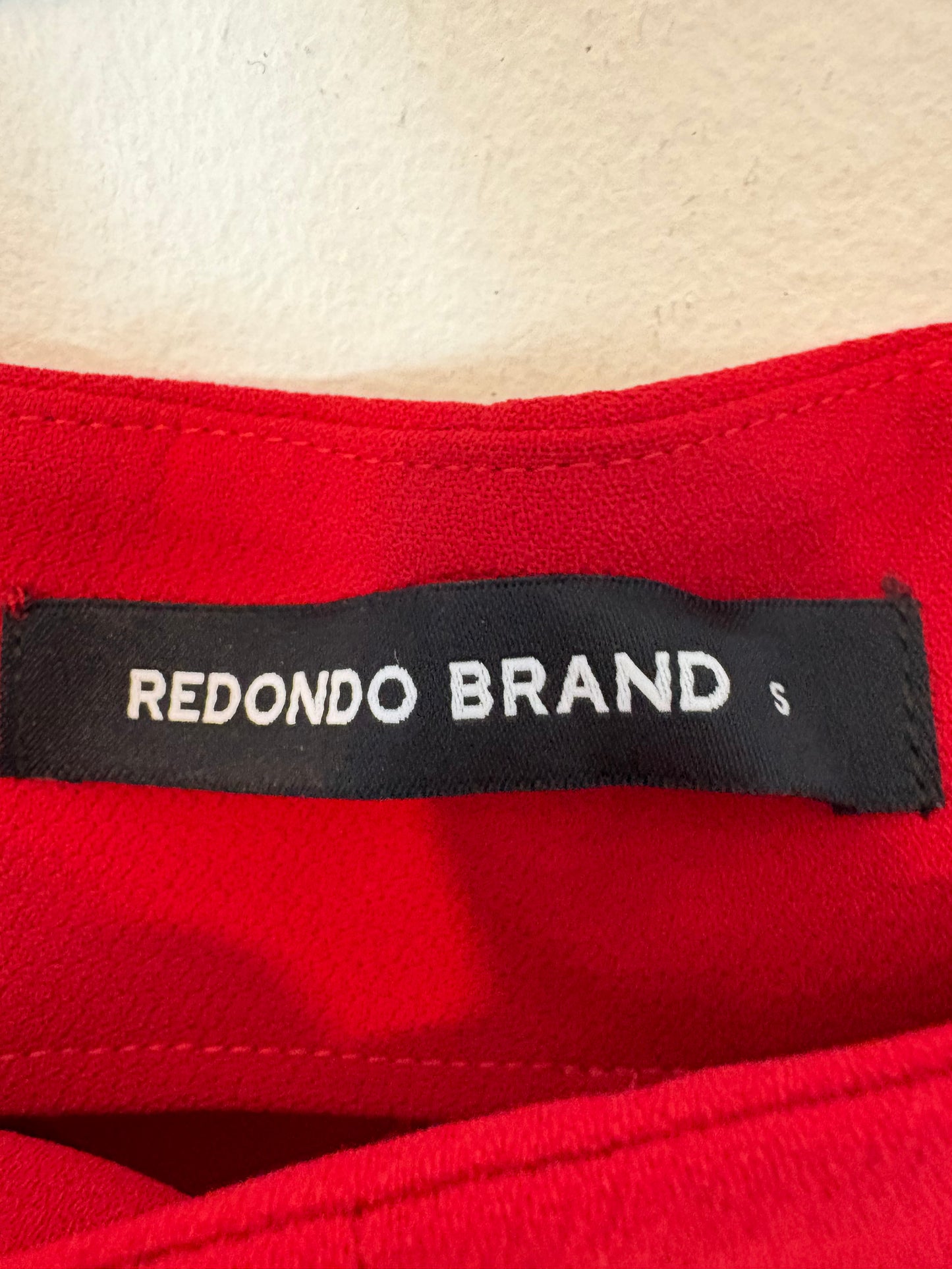 REDONDO BRAND. Red pleated trousers. TS