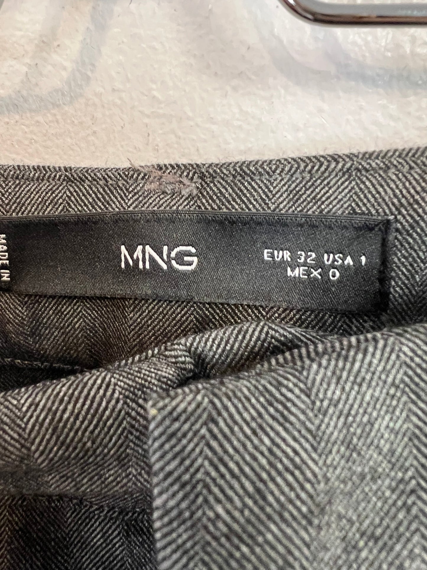 MANGO. Pantalón rayas ancho T.32
