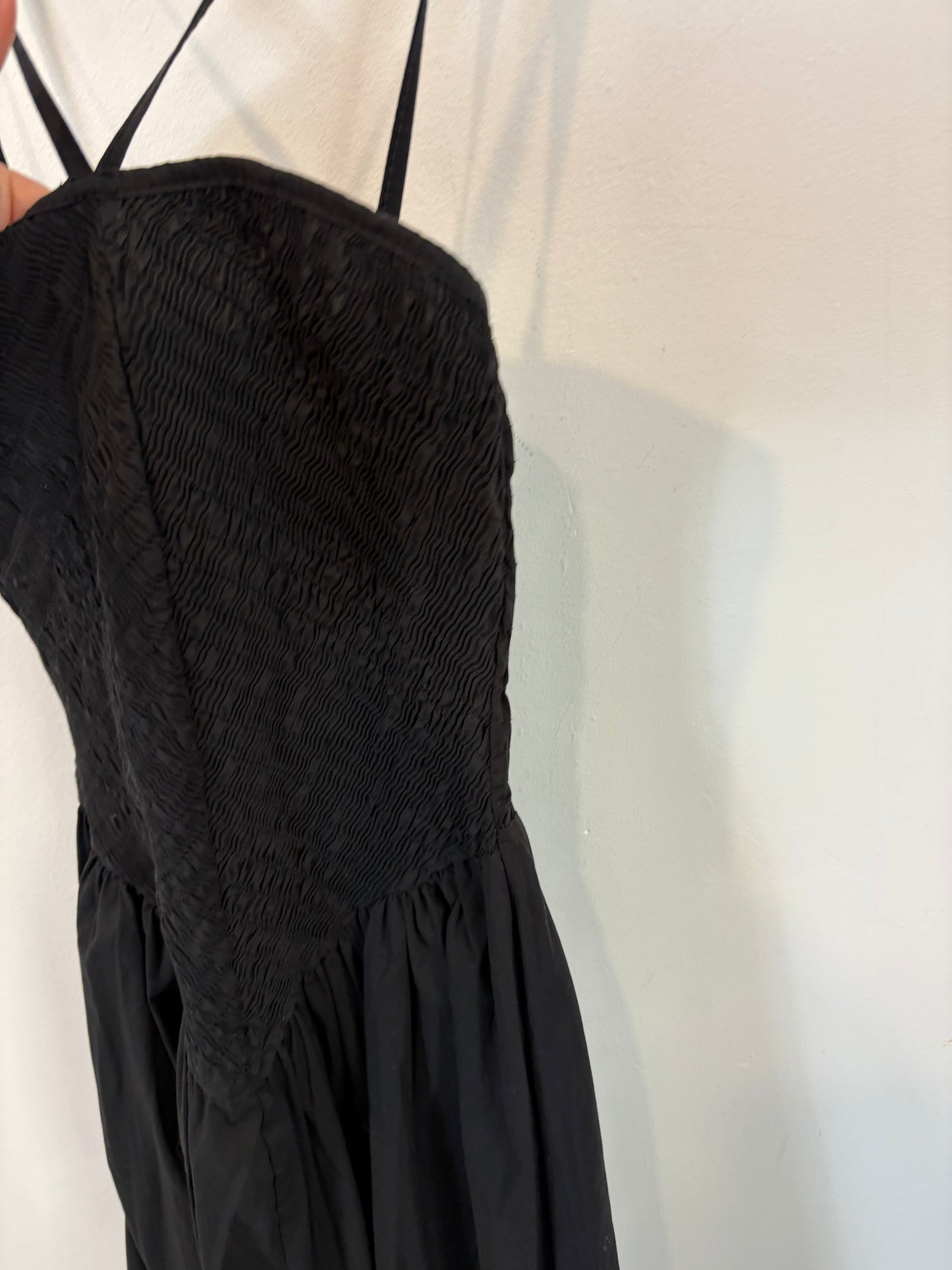 Vestido midi negro nido de abeja