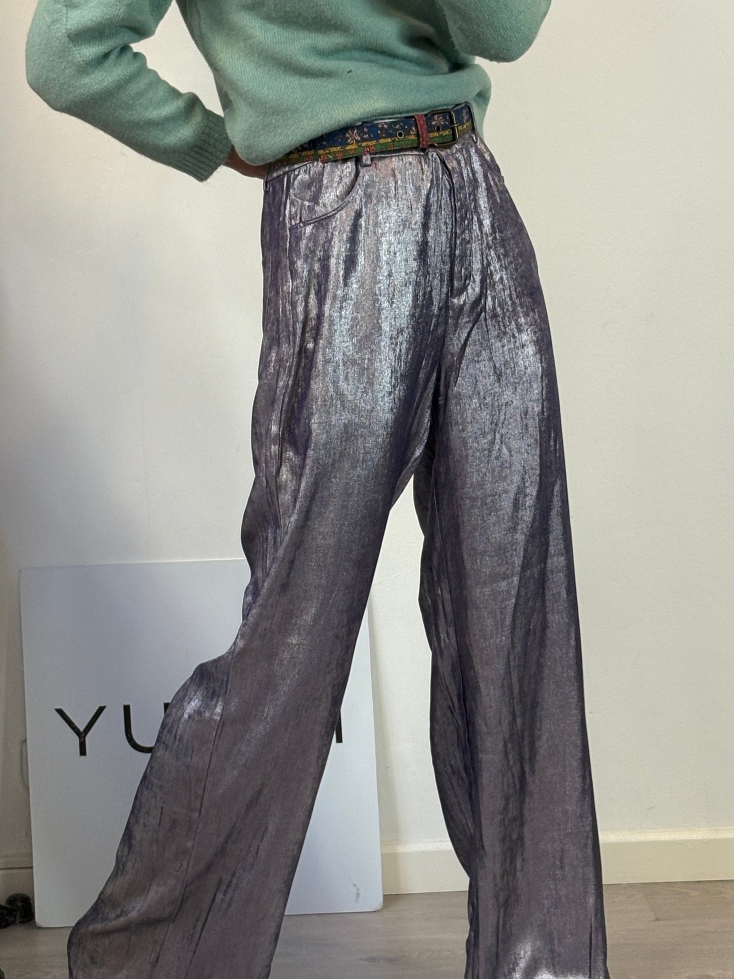 INTROPIA. Pantalón fluido brillo